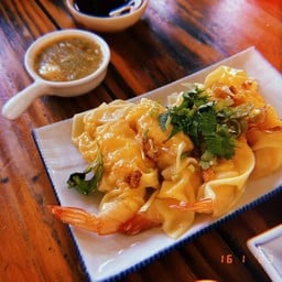 เกี๊ยวกุ้งลวงจิ้ม