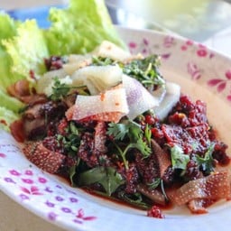 ลาบน้องกล้วยสะเมิง (หน้า รพ.นครพิงค์)