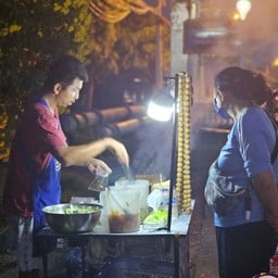 ไส้กรอกอีสาน หน้าวัดเป้ง