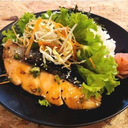 ข้าวหน้าแซลมอนย่างเทอริยากิ