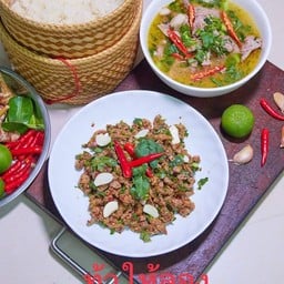 ร้านแม่ดอกไม้ ลาบเป็ด (อาหารอีสาน) ริมขอบอ่างเก็บน้ำมาบประชัน พัทยา
