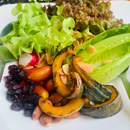 สลัดฟักทองย่าง (ผักสลัดปลอดสารพิษ) มังสวิรัติ