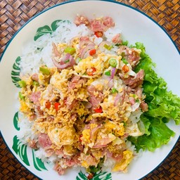 แหนมทรงเครื่องราดข้าว