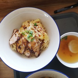 บะหมี่เกี๊ยวหมูแดง หอมกรุ่นจากเกี๊ยว