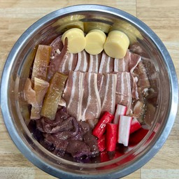 คุณพลอย หมูกระทะ