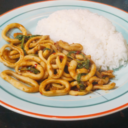 ข้าวกะเพราปลาหมึก