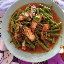 ฉู่ฉี่หมูสามชั้นถัวฝักยาว