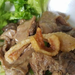 เส้นใหญ่(น้ำ)หมูตุ๋น