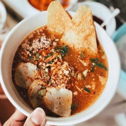 ก๋วยเตี๋ยวต้มยำ น้ำตก น้ำใส แซ่บจี้ด