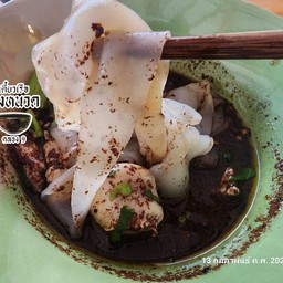 เส้นใหญ่เนื้อ