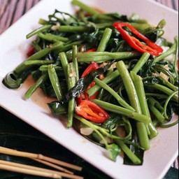 ผัดผักบุ้งไฟแดง