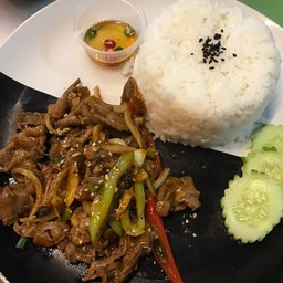 ข้าวเนื้อสไลด์ผัดพริกหม่าล่า