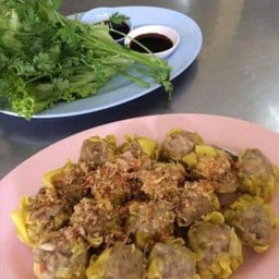 ขนมจีบโกนงค์ พร้อมเครื่องเคียง