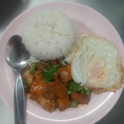 ข้าวพริกเผาหมูกรอบ