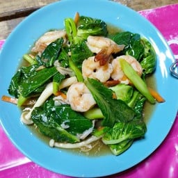 ผัดหนอคะน้ากุ้งสด