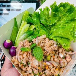 ข้าวหน้าลาบหมู (เว่อเว่อ)