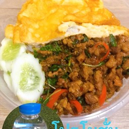 กะเพราหมูสับ+ไข่เจียวและน้ำดื่ม ปกติ 82 ลดเหลือ 75 บาท