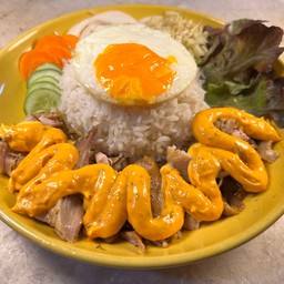 ข้าวไก่ ราดซอสพิซซ่าซีส