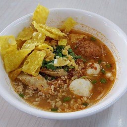 เกาเหลาต้มยำลูกชิ้นปลาน้ำใส