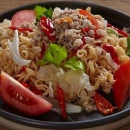 ยำมาม่าหมูสับ