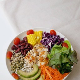 สลัดธัญพืชสันในไก่ย่าง