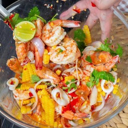 ยำ 2 เกลอ (กุ้งลวก+ปลาหมึก)