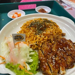 มาม่าเผ็ด+ไก่กรอบ