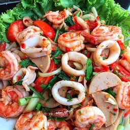 ยำกุ้ง+หมึก+ยอ