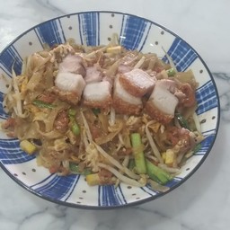 ผัดไทหมูกรอบ