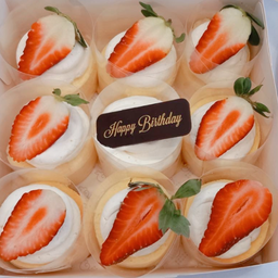 F4ชีสเค้สตรอเบอร์รี่ HBD 9ชิ้น
