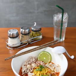 ก๋วยเตียวหมูต้มยำ