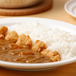 ข้าวแกงกะหรี่ไก่คาราอาเกะ