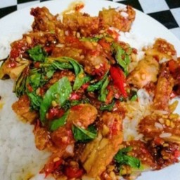 ข้าวกะเพราไก่กรอบ