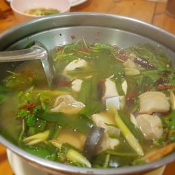 ต้มยำปลาบึก หม้อไฟ