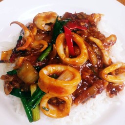 ข้าวปลาหมึกผัดไข่เค็ม