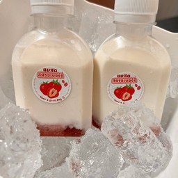 นมสด สตรอเบอร์รี่