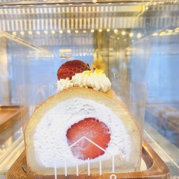 STRAWBERRY ROLL