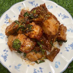 กระเพราหมูกรอบราดข้าว🌟