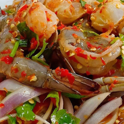 ยำแซลมอน + กุ้งสด + ปูม้า