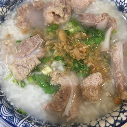 ข้าวต้มหมูสับกระเพาะหมูกระดูกอ่อนหมู