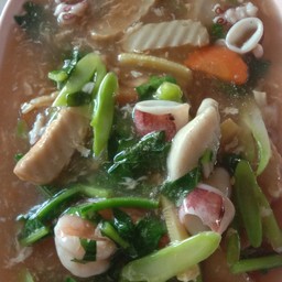 ราดหน้าเส้นใหญ่ ทะเล