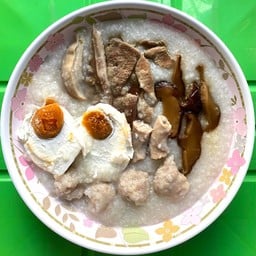 โจ๊กหมูใส่ทุกอย่าง ใส่ไข่เค็ม พิเศษ