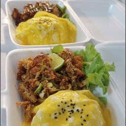 ข้าวไข่ข้น + ยำไก่แซ่บ