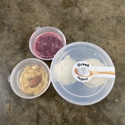 Greek Yogurt กรีกโยเกิร์ต พร้อมแยมผลไม้ กราโนล่า