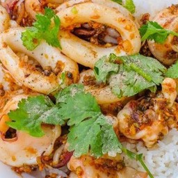 ปลาหมึกกระเทียม + โค้ก