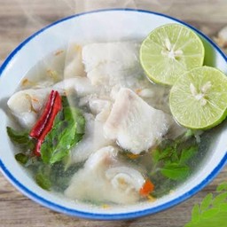 ต้มยำปลาดอลลี่น้ำใส