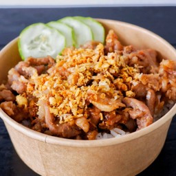 ข้าวราดผัดกะเทียม