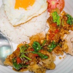 กระเพราไก่กรอบ