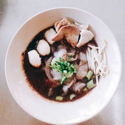 เส้นใหญ่