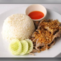 หมูกระเทียม (ราดข้าว)
